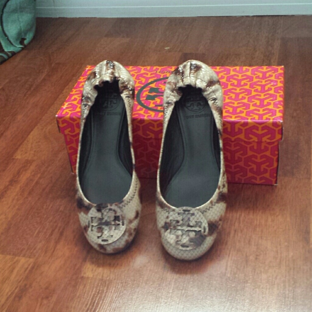 Tory Burch flats!! Hurry